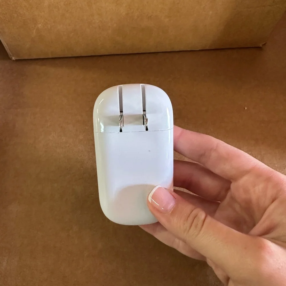 USB-C Adapter with foldable prongs